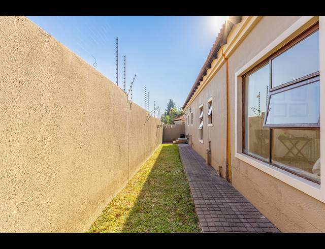 3 BEDROOM HOUSE FOR SALE IN DOUGLASDALE